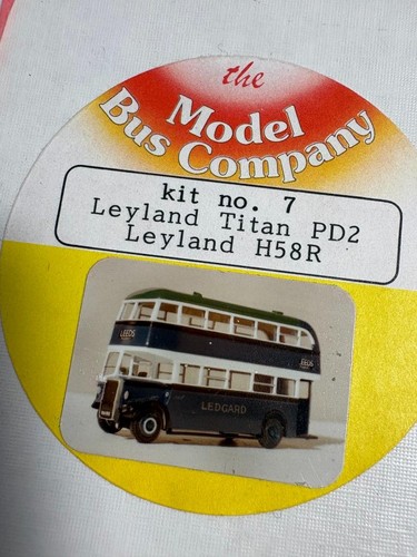 Bus leyland titan pd2 - b),